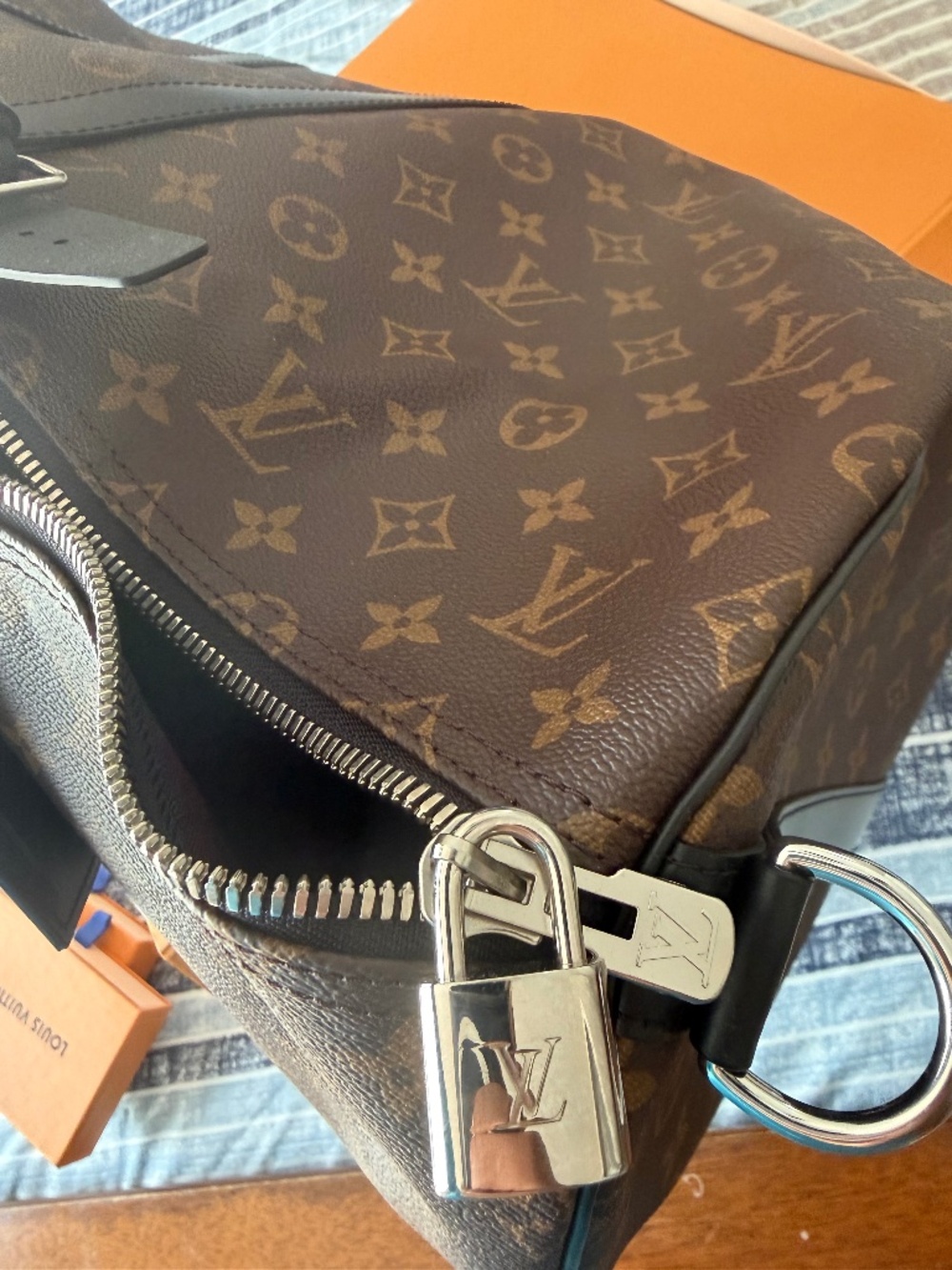 Louis Vuitton LG AC